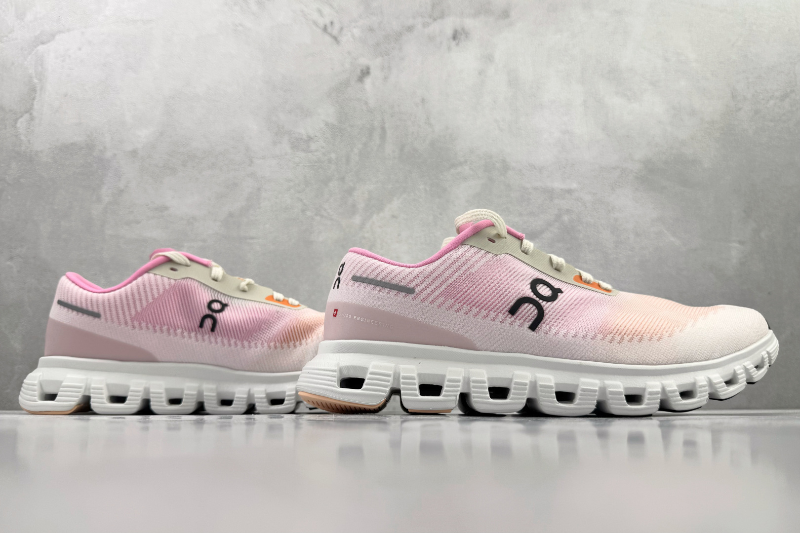 On昂跑 Cloud 6 Push 粉橙色 3MF10052998