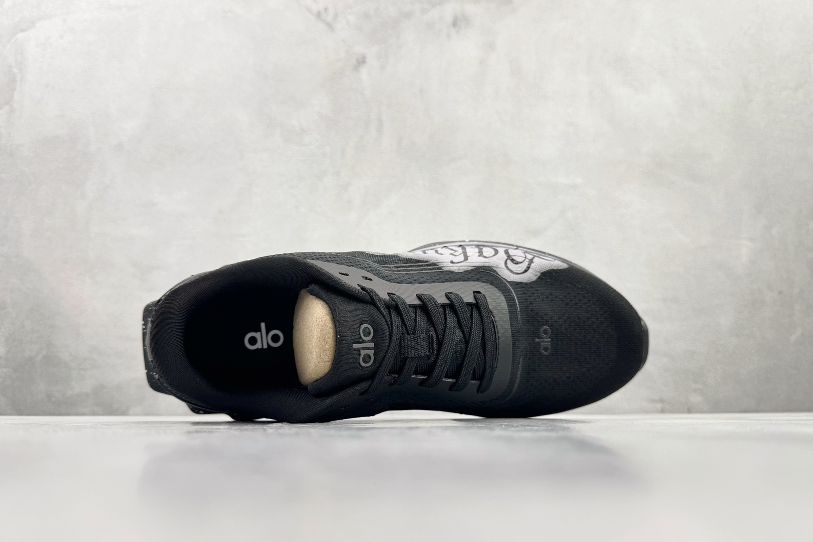 G5 【定制球鞋】 alo yoga Alo Runner 811制造 哈库纳梦 黑灰货号：A0590U