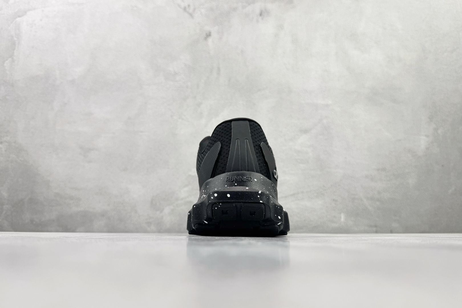 G5 【定制球鞋】 alo yoga Alo Runner 811制造 哈库纳梦 黑灰货号：A0590U