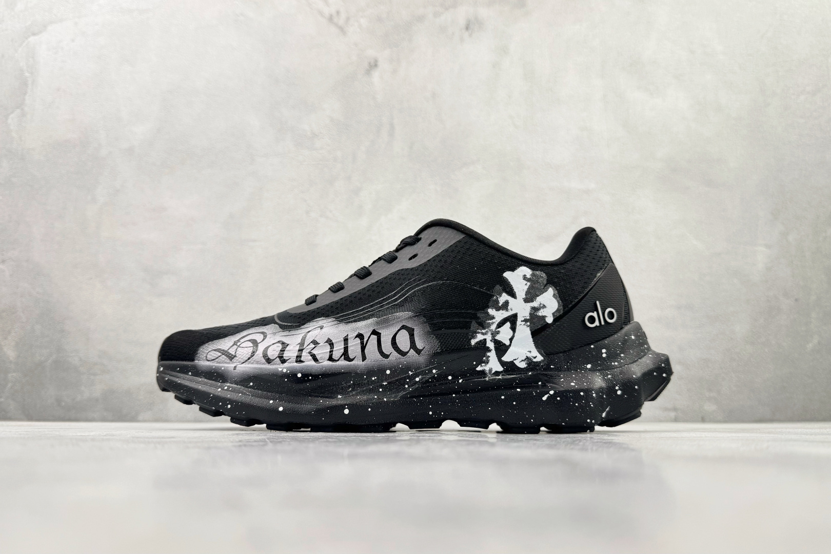 G5 【定制球鞋】 alo yoga Alo Runner 811制造 哈库纳梦 黑灰货号：A0590U