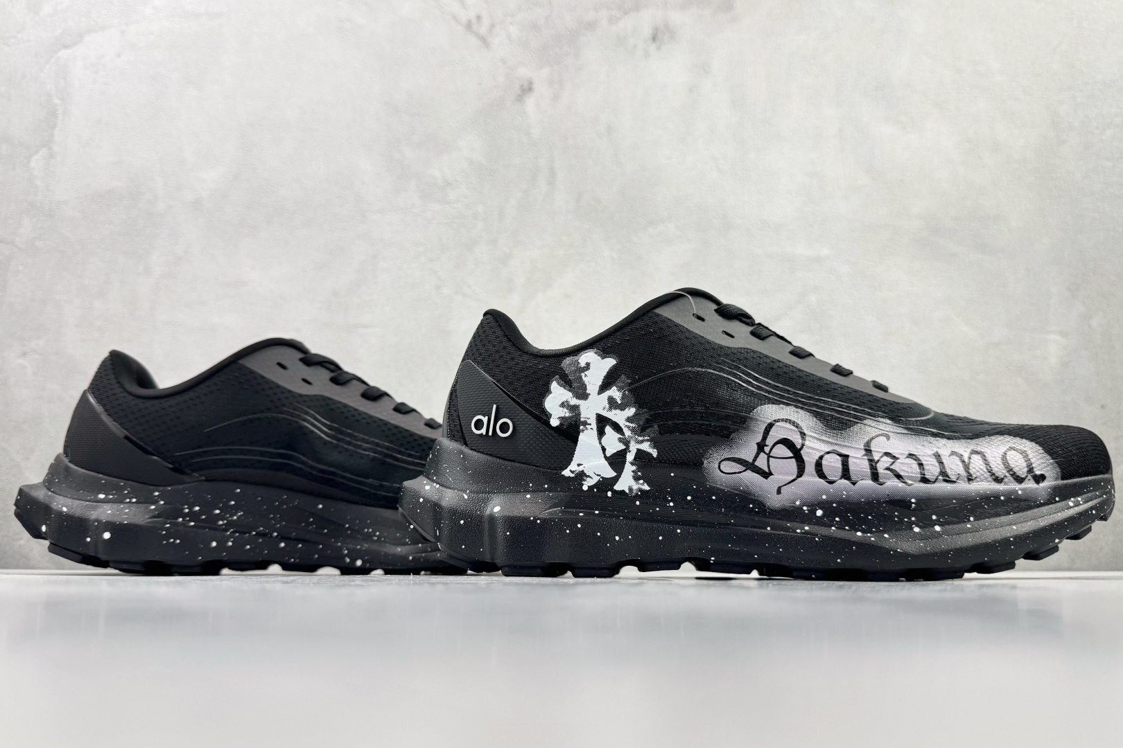 G5 【定制球鞋】 alo yoga Alo Runner 811制造 哈库纳梦 黑灰货号：A0590U