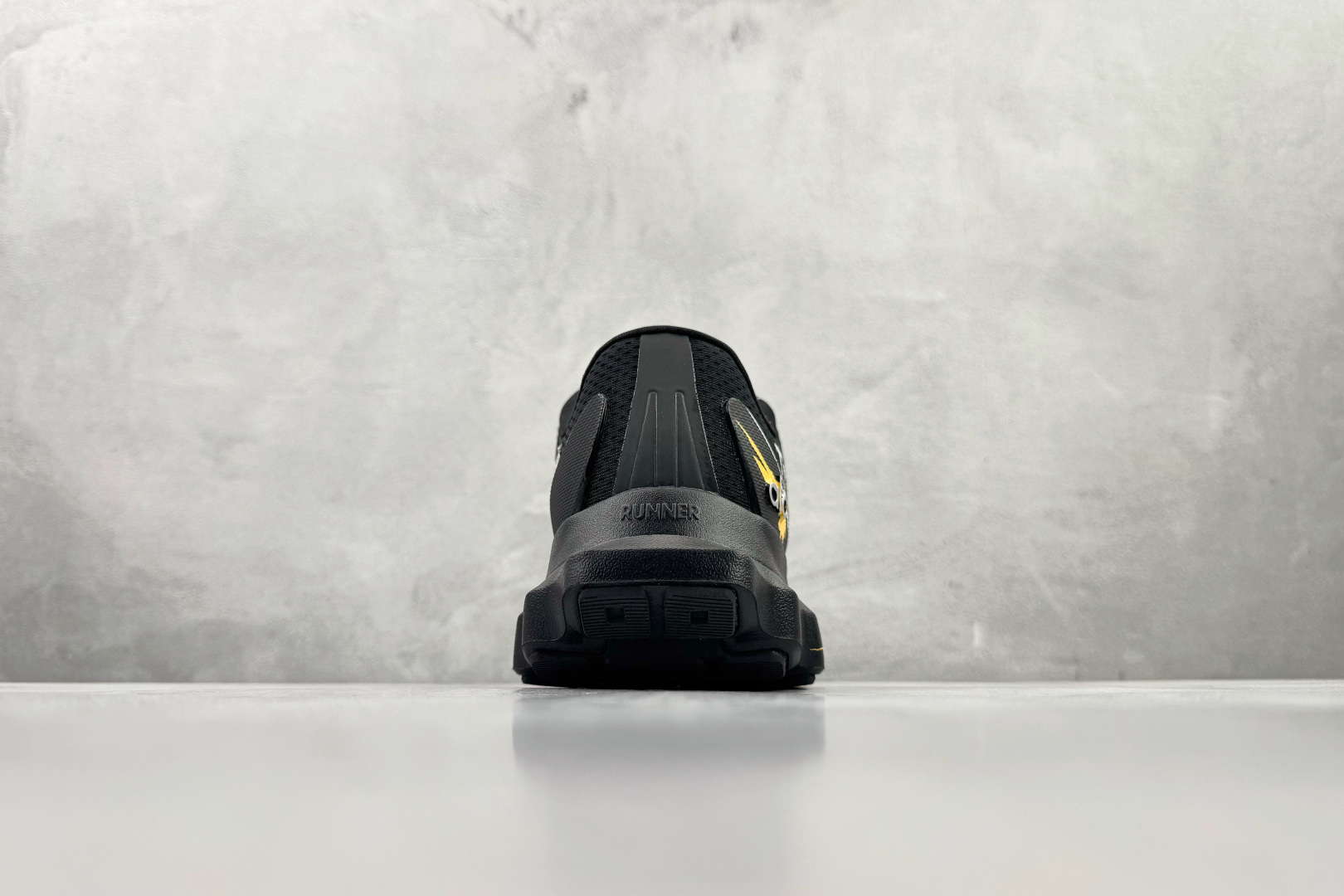 定制球鞋alo yoga Alo Runner 行走星球 黑灰黄 A0590U-Black-莆田鞋,莆田鞋货源,高仿鞋,高仿鞋货源,安福档口,莆田高仿鞋,莆田鞋批发,高仿鞋批发,莆田高仿运动鞋,高仿运动鞋,莆田运动鞋 定制球鞋alo yoga Alo Runner 行走星球 黑灰黄 A0590U-Black