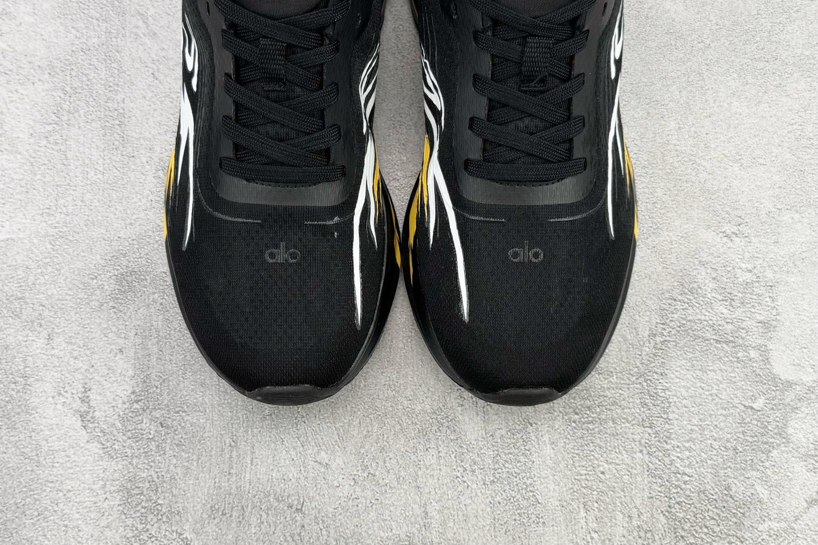 定制球鞋alo yoga Alo Runner 行走星球 黑灰黄 A0590U-Black-莆田鞋,莆田鞋货源,高仿鞋,高仿鞋货源,安福档口,莆田高仿鞋,莆田鞋批发,高仿鞋批发,莆田高仿运动鞋,高仿运动鞋,莆田运动鞋 定制球鞋alo yoga Alo Runner 行走星球 黑灰黄 A0590U-Black