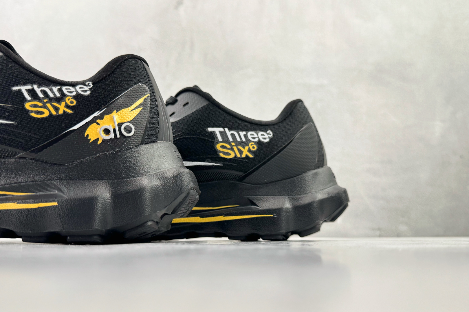 定制球鞋alo yoga Alo Runner 行走星球 黑灰黄 A0590U-Black-莆田鞋,莆田鞋货源,高仿鞋,高仿鞋货源,安福档口,莆田高仿鞋,莆田鞋批发,高仿鞋批发,莆田高仿运动鞋,高仿运动鞋,莆田运动鞋 定制球鞋alo yoga Alo Runner 行走星球 黑灰黄 A0590U-Black