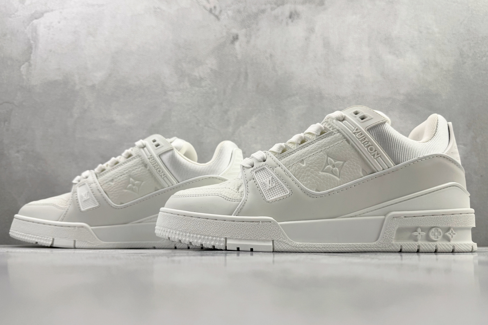 顶级纯原 LOUIS VUITTTrainer 白色 1AC29O