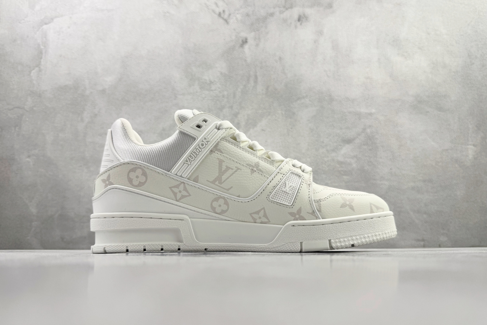 顶级纯原 LOUIS VUITTTrainer 白色 1AHDN0