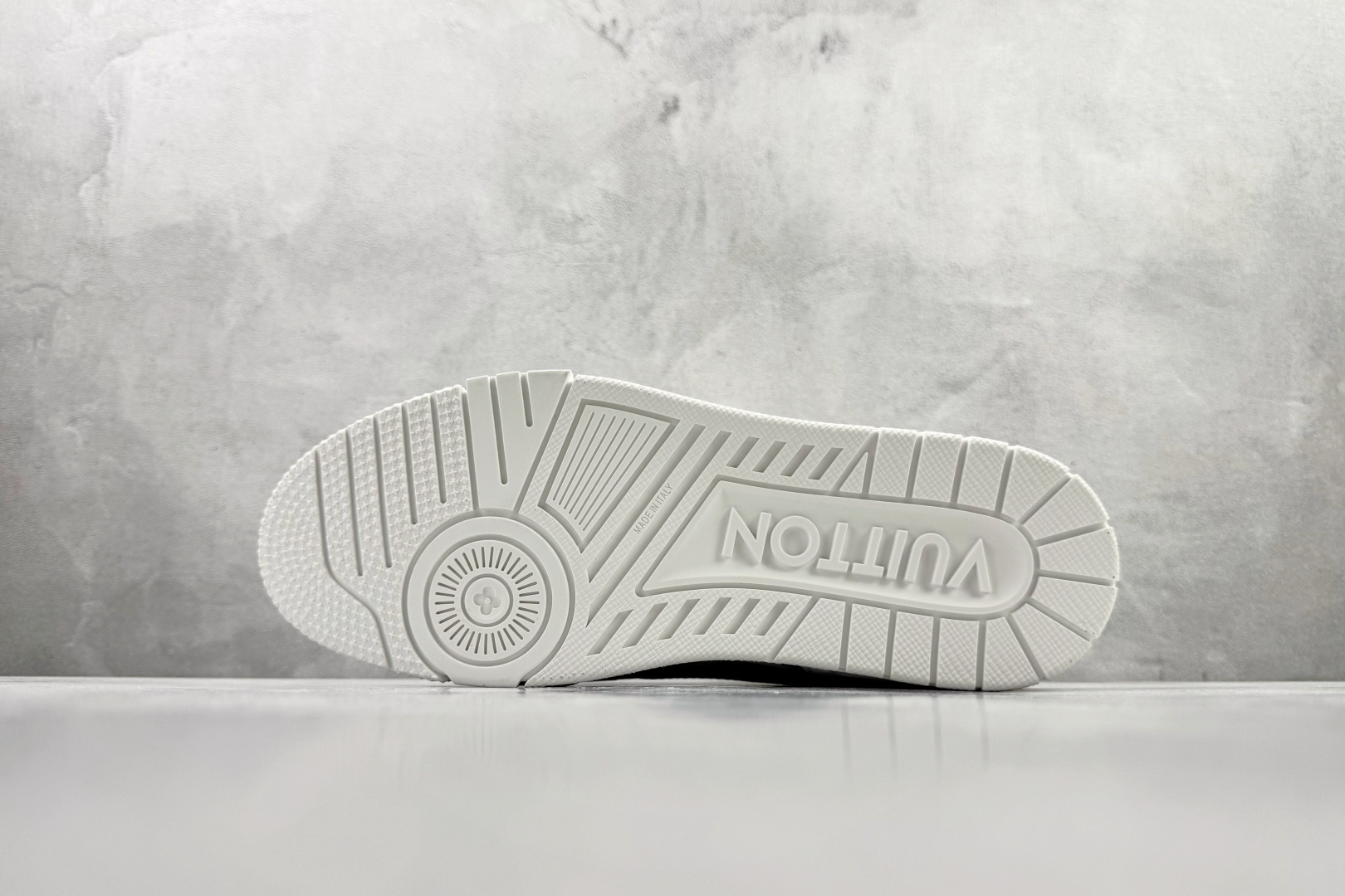 顶级纯原 LOUIS VUITTTrainer 白色 1AHDN0