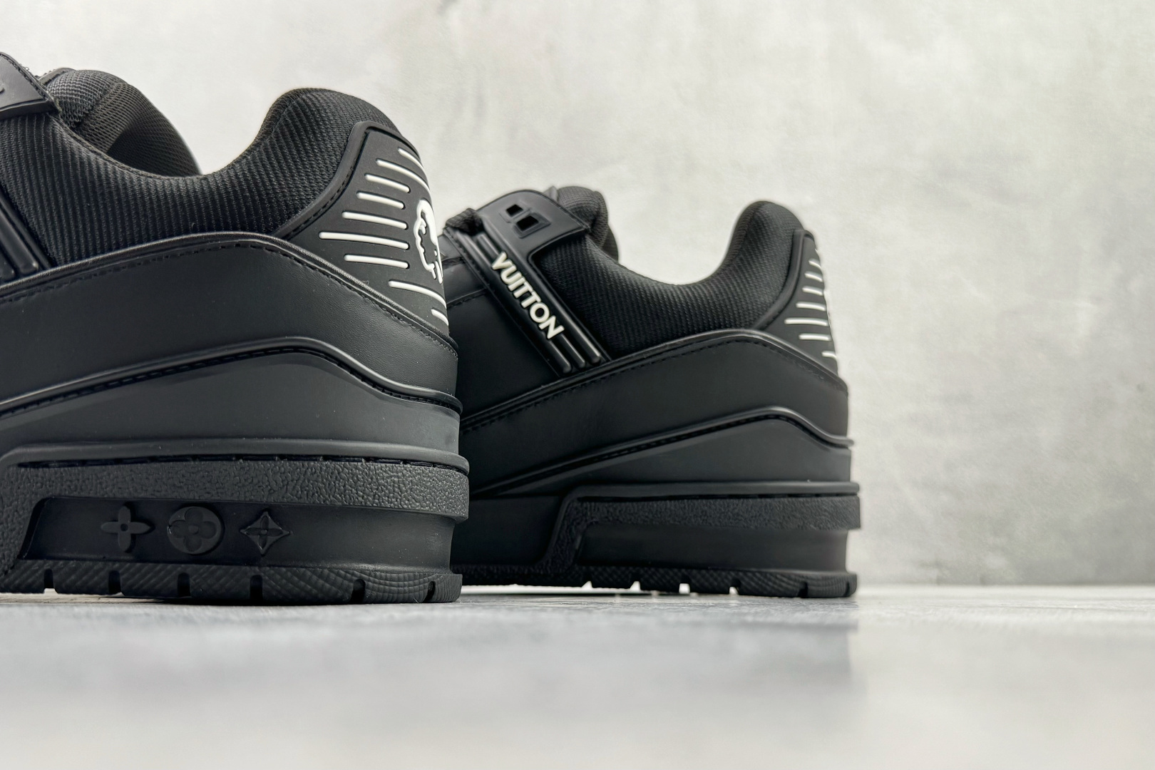 顶级纯原 LOUIS VUITTx Nigo 联名款 Trainer FW25 黑色 1AIK