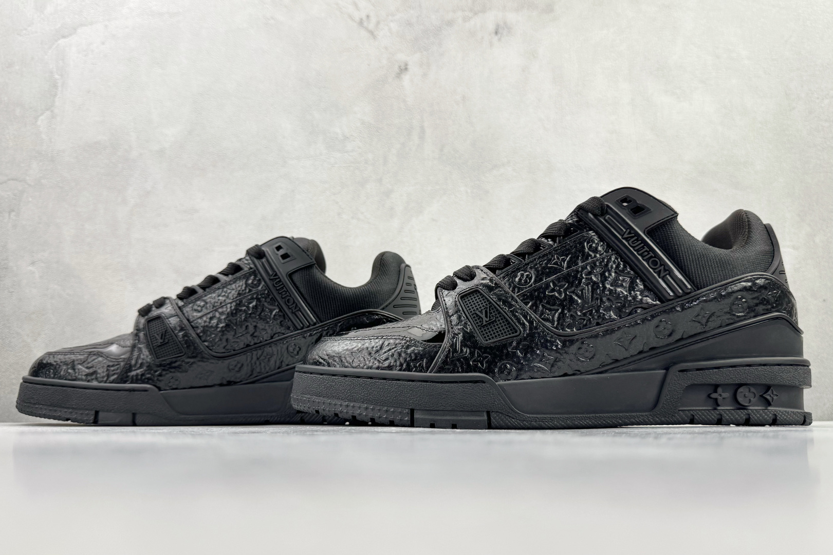 顶级纯原 LOUIS VUITTTrainer 黑色 1AHTA3