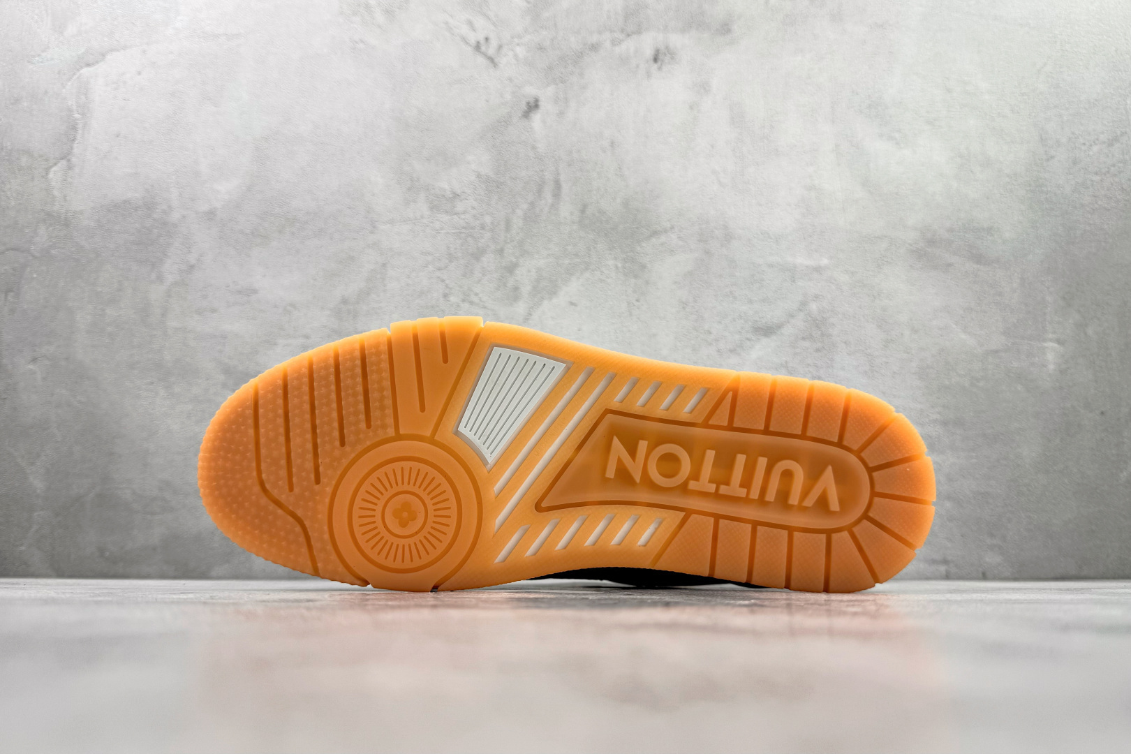 顶级纯原 LOUIS VUITTTrainer 白橙 1AHTGO