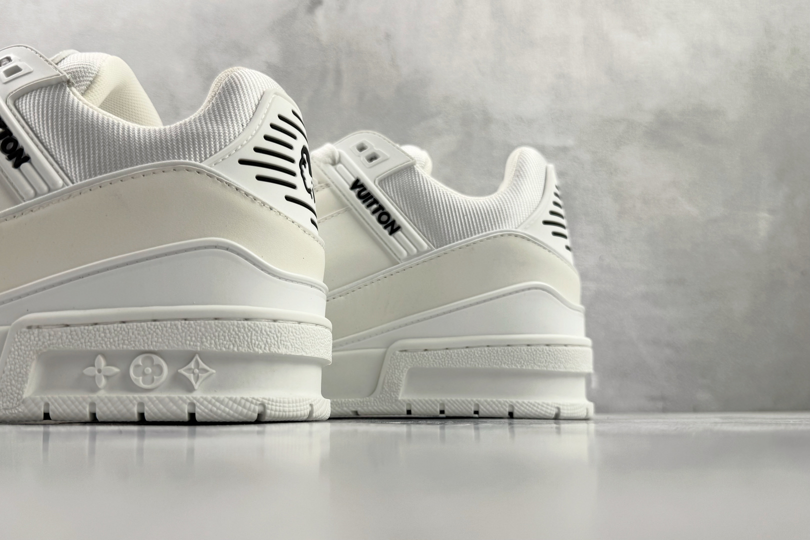 顶级纯原 LOUIS VUITTx Nigo 联名款 Trainer FW25 白色 1AIKR3