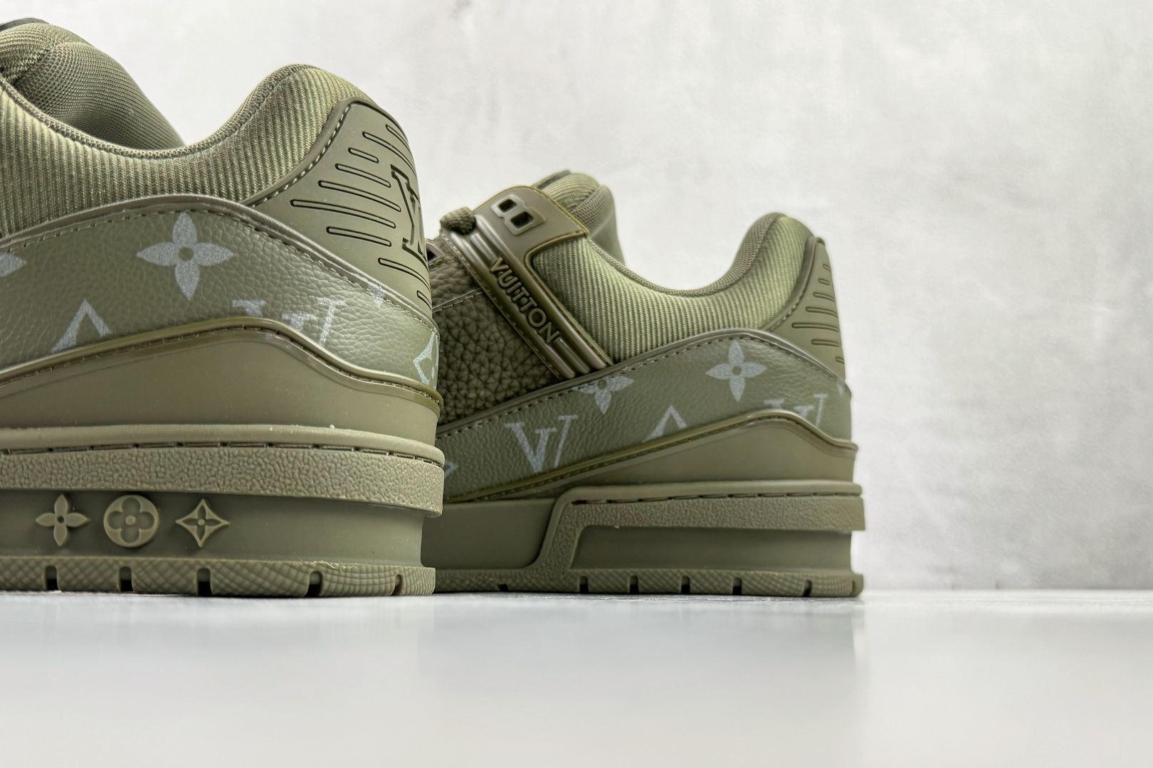 顶级纯原 LOUIS VUITTTrainer 绿色 1AH999