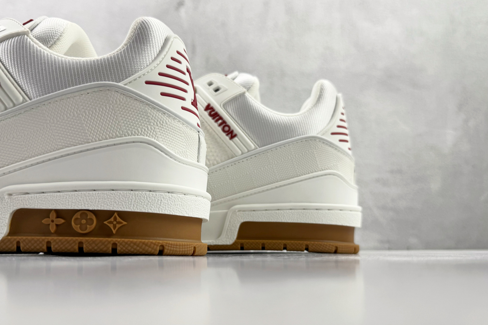 顶级纯原 LOUIS VUITTTrainer 白色 1AHTS7