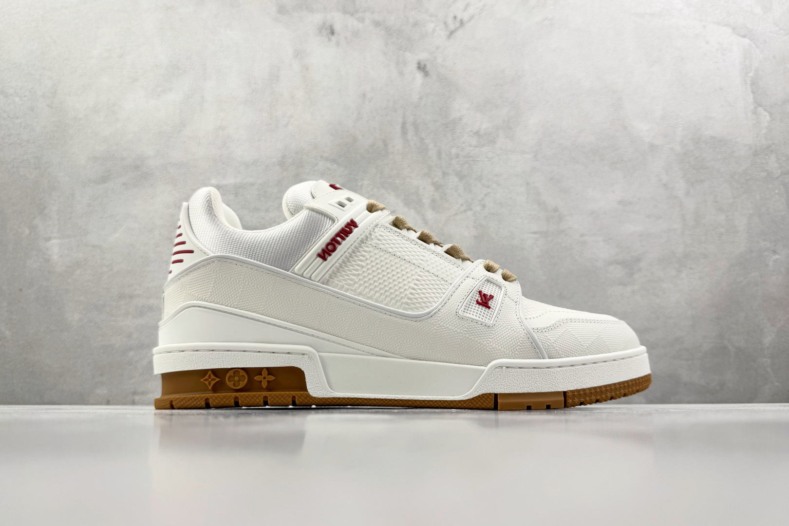 顶级纯原 LOUIS VUITTTrainer 白色 1AHTS7