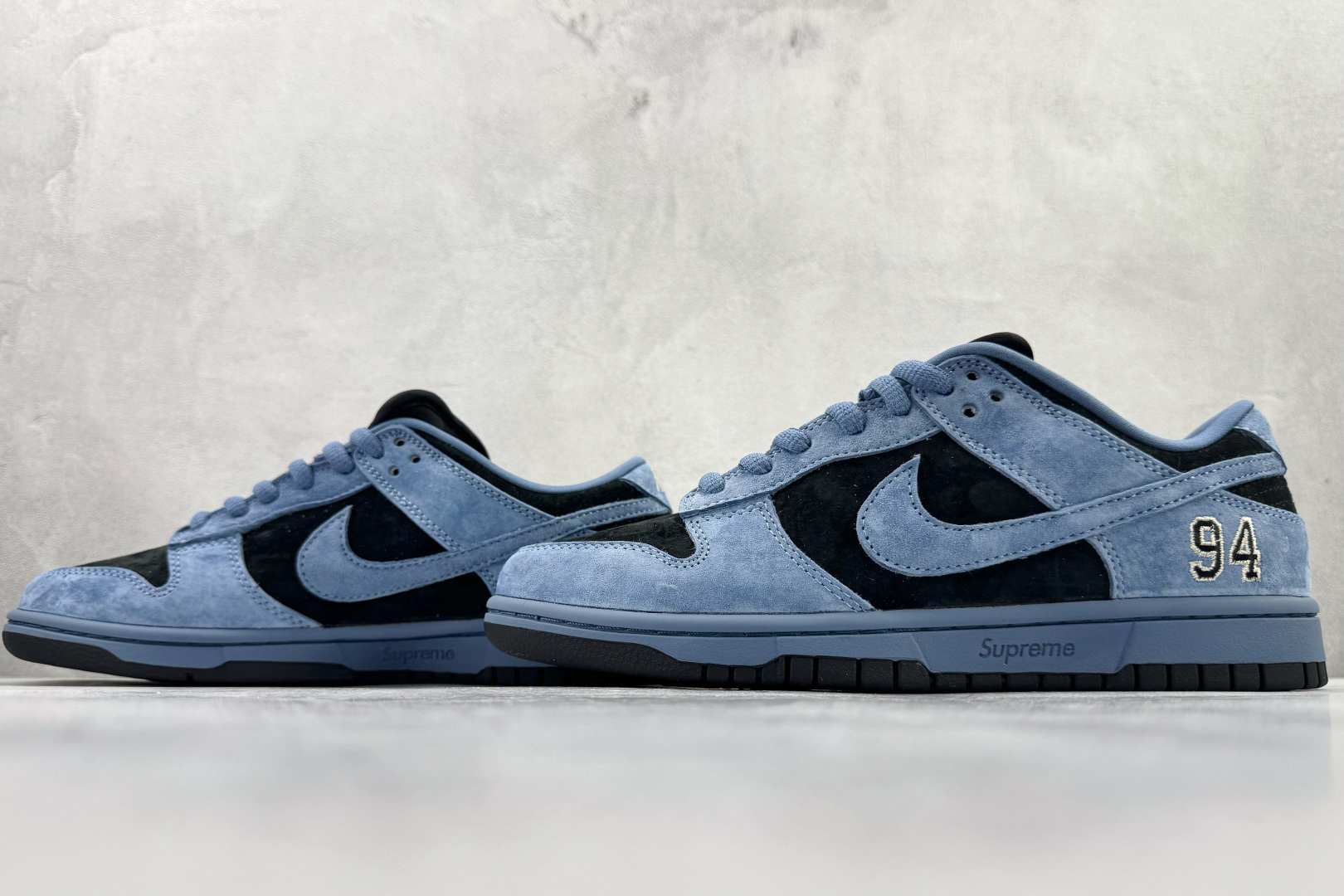 Nike x Supreme Dunk SB Low 米蓝 HQ8487-400