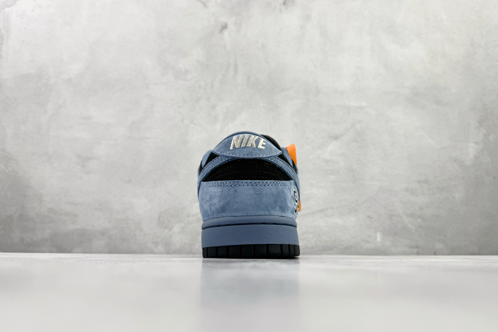 Nike x Supreme Dunk SB Low 米蓝 HQ8487-400