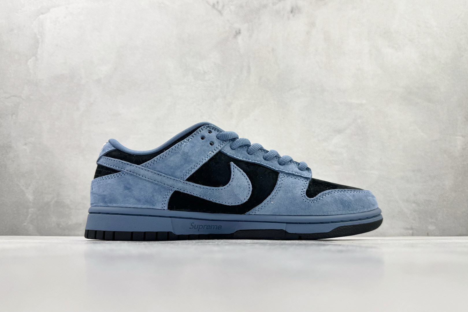 Nike x Supreme Dunk SB Low 米蓝 HQ8487-400
