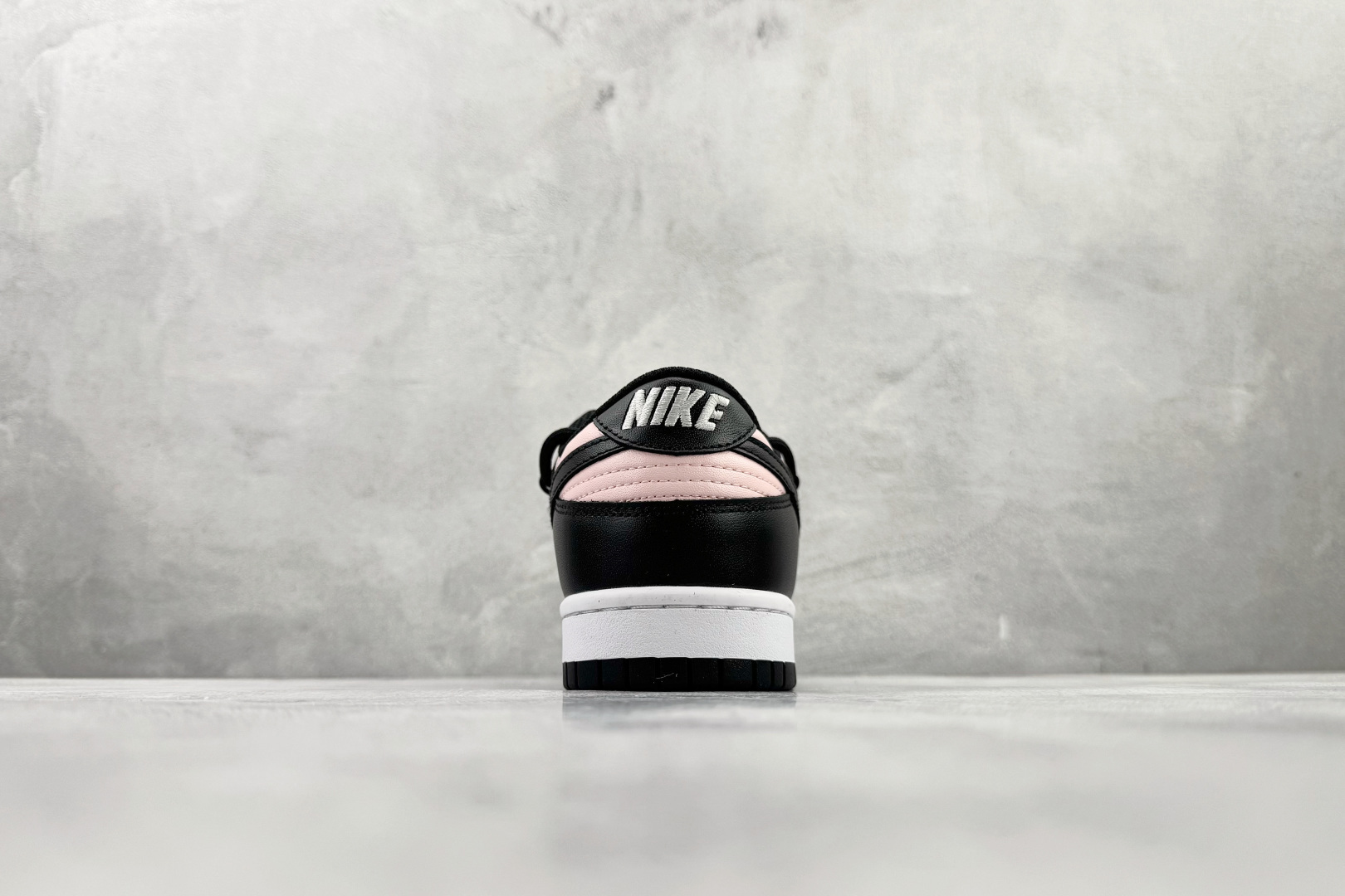 定制球鞋Nike Dunk Low 芝芝莓莓 黑粉色 CW1590-100 尺码：35.5 36 36.5 37.5 38 38.5 39 40 40.5 41 编码：33