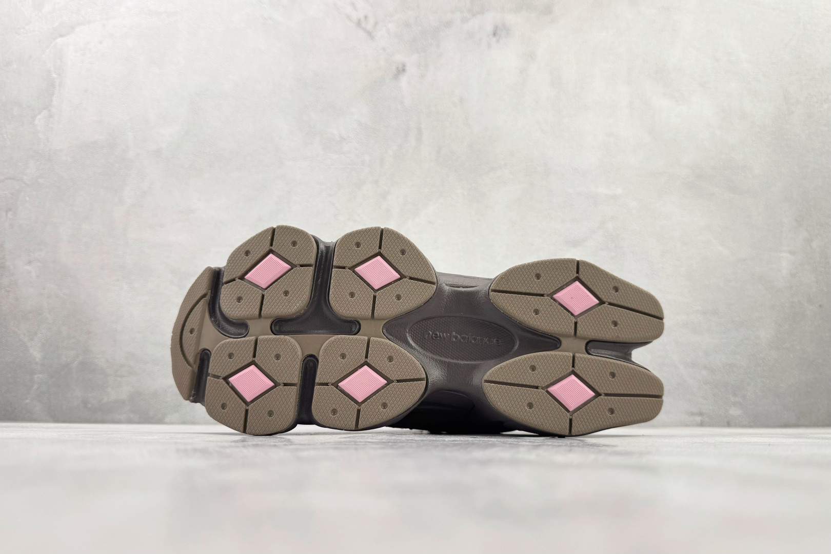 大厂出品 atmos pink x New Balance NB 9060 棕色 U9060ATP-莆田鞋,莆田鞋货源,高仿鞋,高仿鞋货源,安福档口,莆田高仿鞋,莆田鞋批发,高仿鞋批发,莆田高仿运动鞋,高仿运动鞋,莆田运动鞋 大厂出品 atmos pink x New Balance NB 9060 棕色 U9060ATP