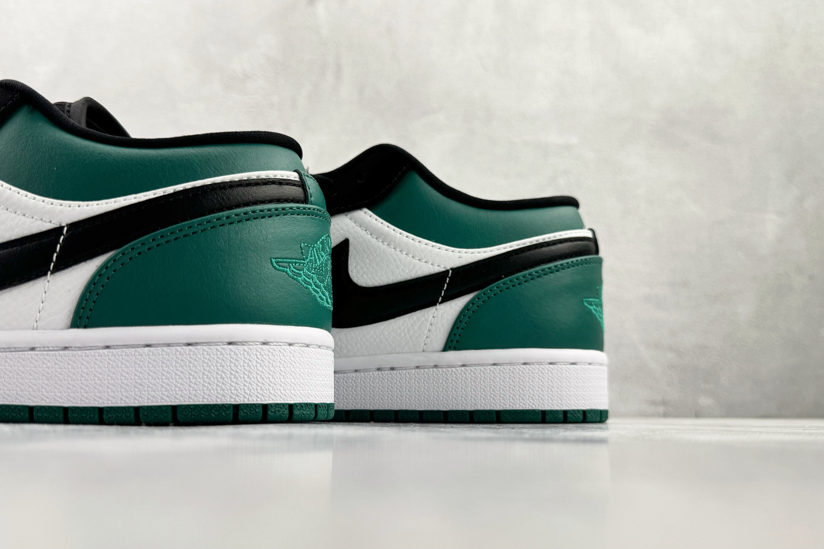 Jordan Air Jordan 1 low 黑绿脚趾 553558-113