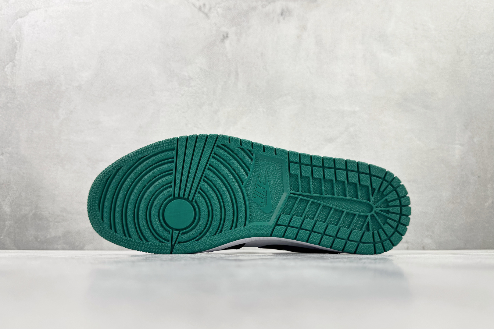 Jordan Air Jordan 1 low 黑绿脚趾 553558-113