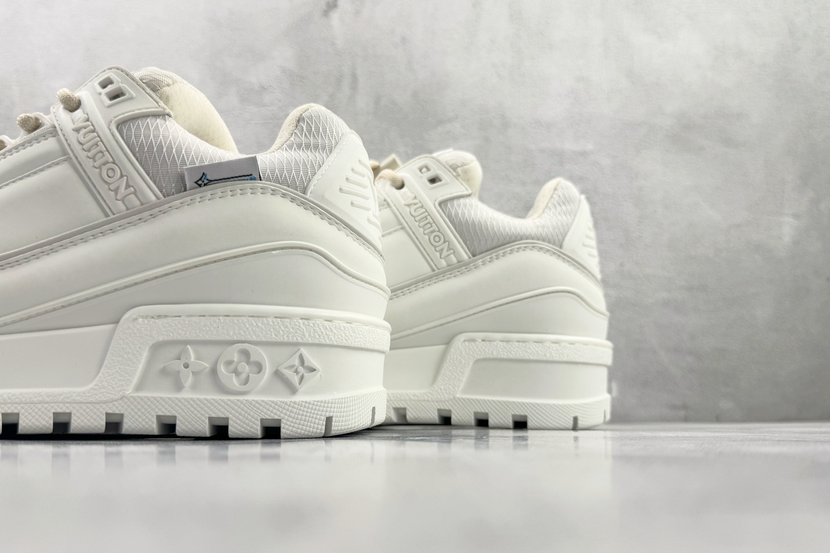 顶级纯原 LOUIS VUITTTrainer Maxi 白色 1ACNYF