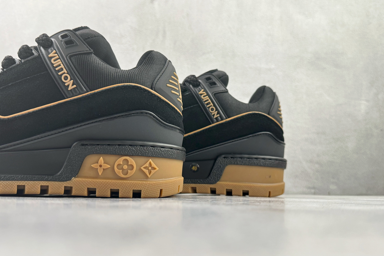 顶级纯原 LOUIS VUITTTrainer Maxi 小胖丁 黑色 1ABM30