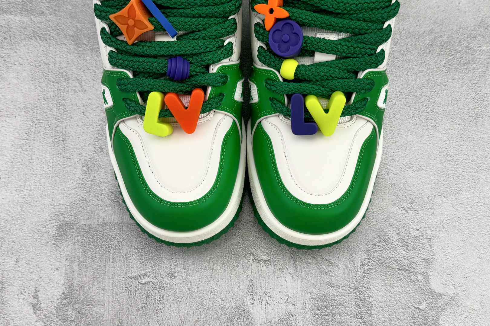 顶级纯原 LOUIS VUITTTrainer Maxi 小胖丁 白绿 1AB8SD