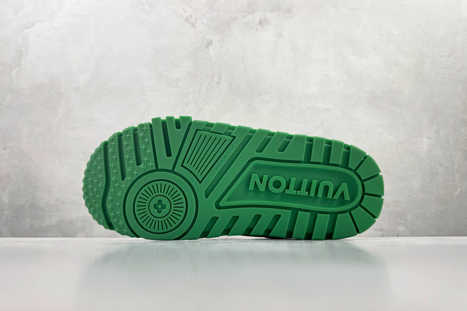 顶级纯原 LOUIS VUITTTrainer Maxi 小胖丁 白绿 1AB8SD