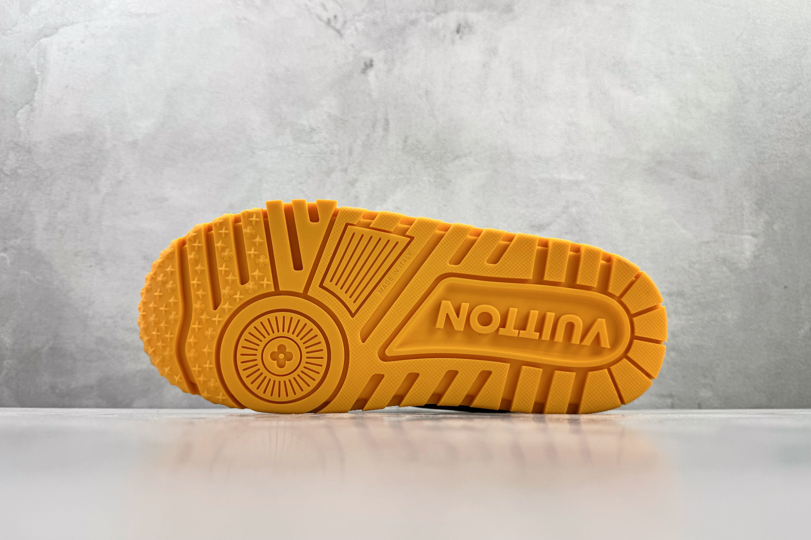 顶级纯原 LOUIS VUITTTrainer Maxi 小胖丁 白黄色 1ACPQJ