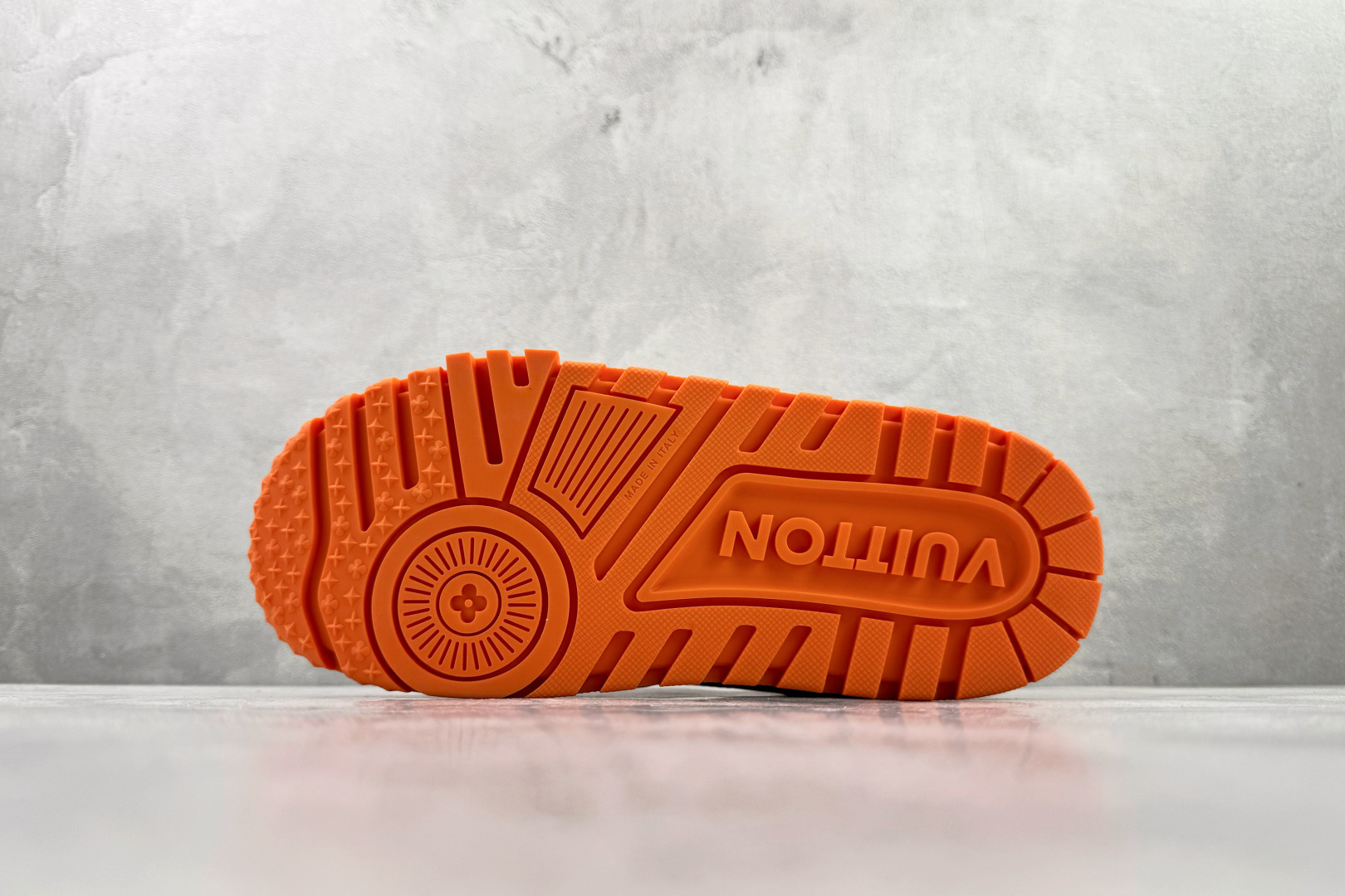 顶级纯原 LOUIS VUITTTrainer Maxi 小胖丁 白橙 1AB8SZ