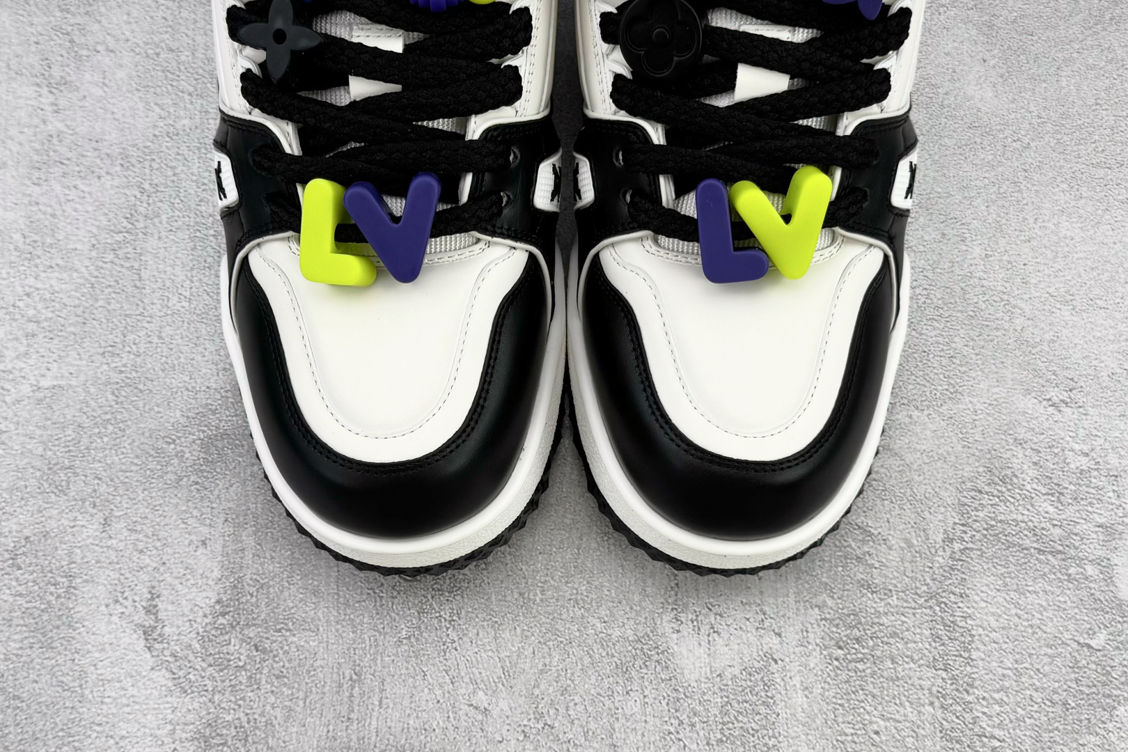 顶级纯原 LOUIS VUITTTrainer Maxi 小胖丁 白黑 1ABZQ9