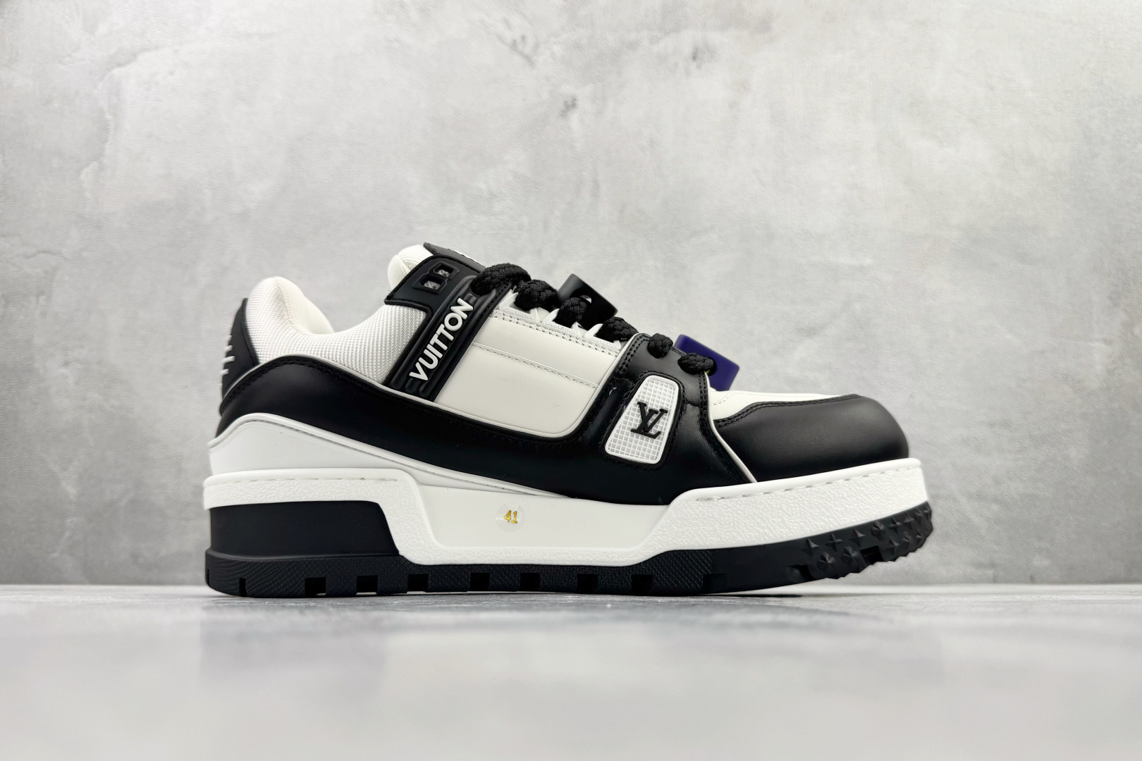 顶级纯原 LOUIS VUITTTrainer Maxi 小胖丁 白黑 1ABZQ9