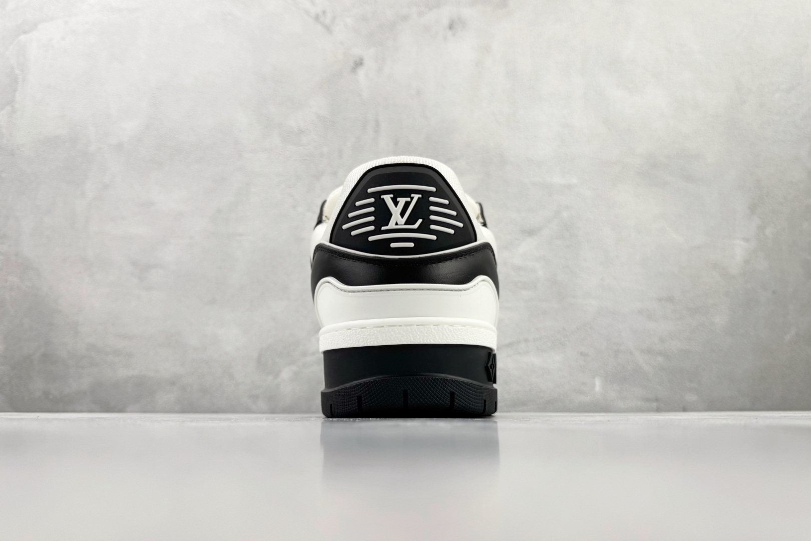 顶级纯原 LOUIS VUITTTrainer Maxi 小胖丁 白黑 1ABZQ9