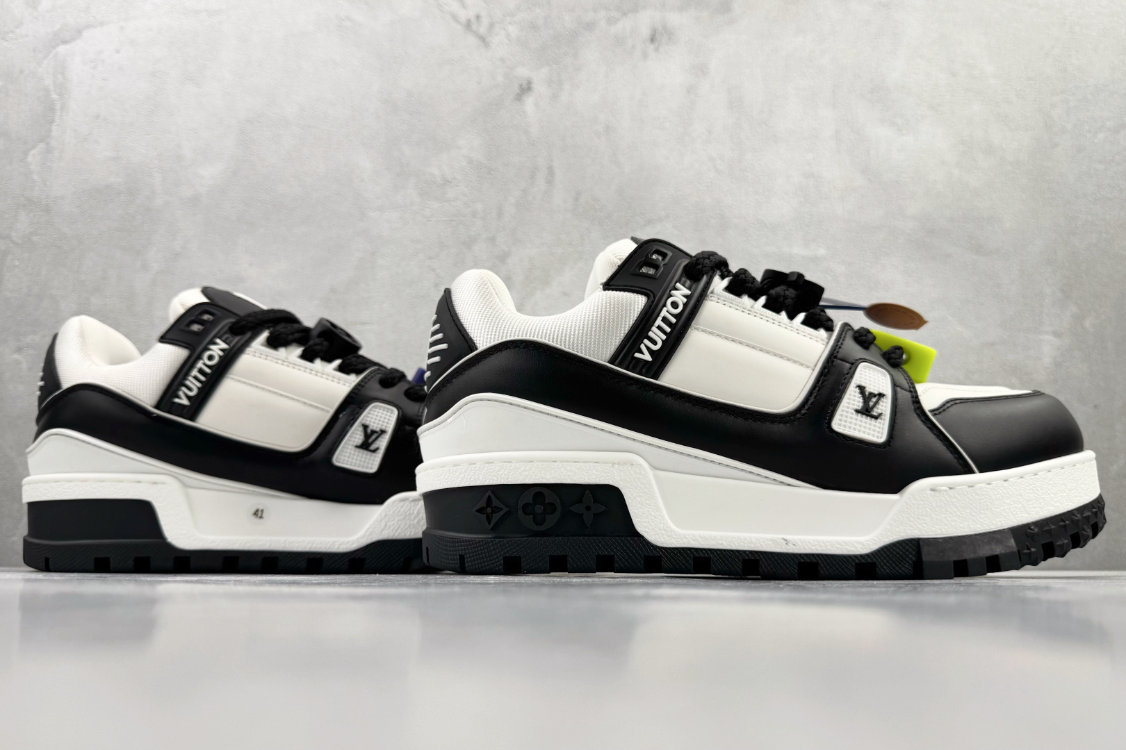 顶级纯原 LOUIS VUITTTrainer Maxi 小胖丁 白黑 1ABZQ9