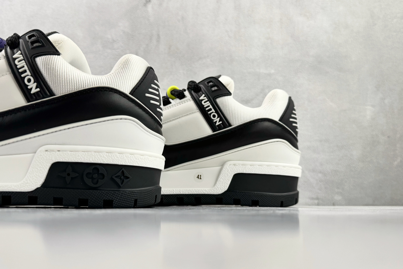 顶级纯原 LOUIS VUITTTrainer Maxi 小胖丁 白黑 1ABZQ9