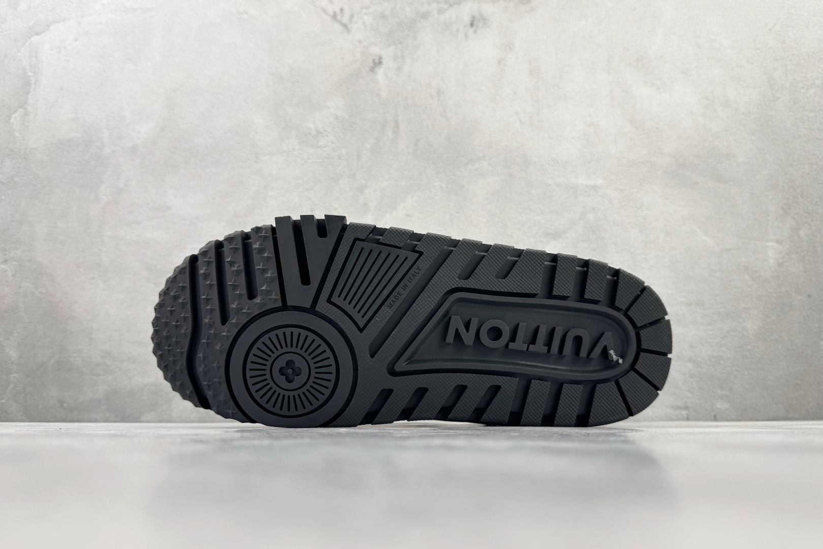 顶级纯原 LOUIS VUITTTrainer Maxi 小胖丁 黑色 1AHCRW