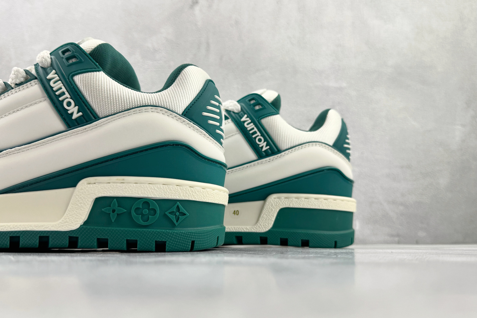 顶级纯原 LOUIS VUITTTrainer Maxi 小胖丁 白青 1ACI0K