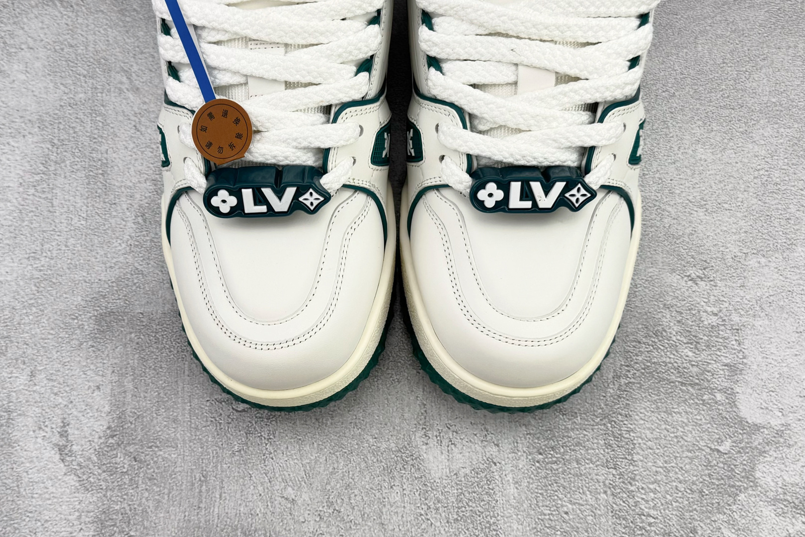 顶级纯原 LOUIS VUITTTrainer Maxi 小胖丁 白青 1ACI0K