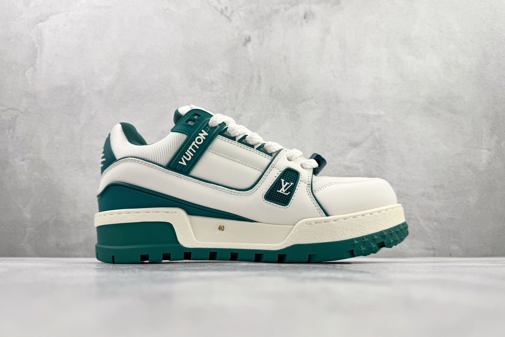 顶级纯原 LOUIS VUITTTrainer Maxi 小胖丁 白青 1ACI0K