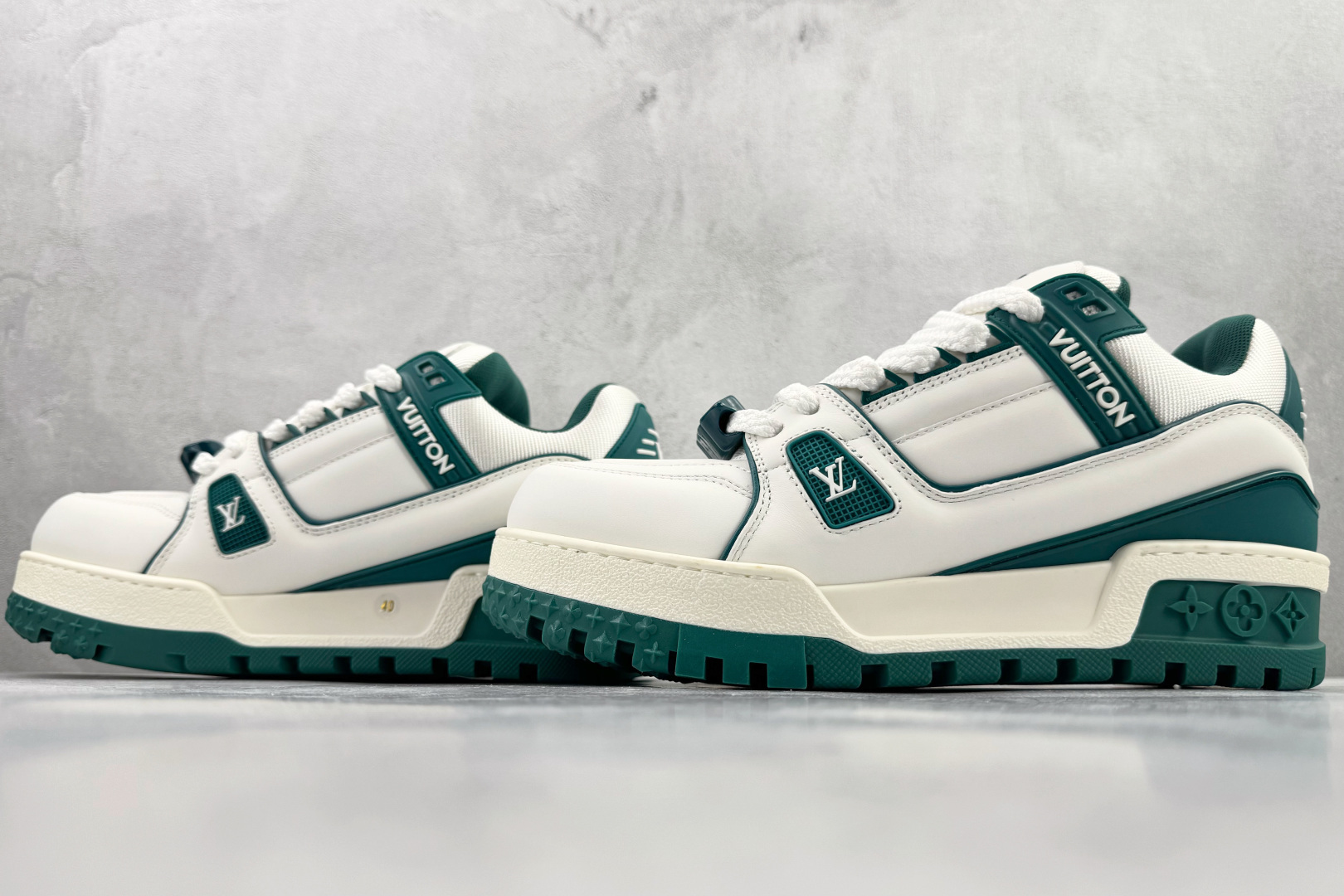 顶级纯原 LOUIS VUITTTrainer Maxi 小胖丁 白青 1ACI0K