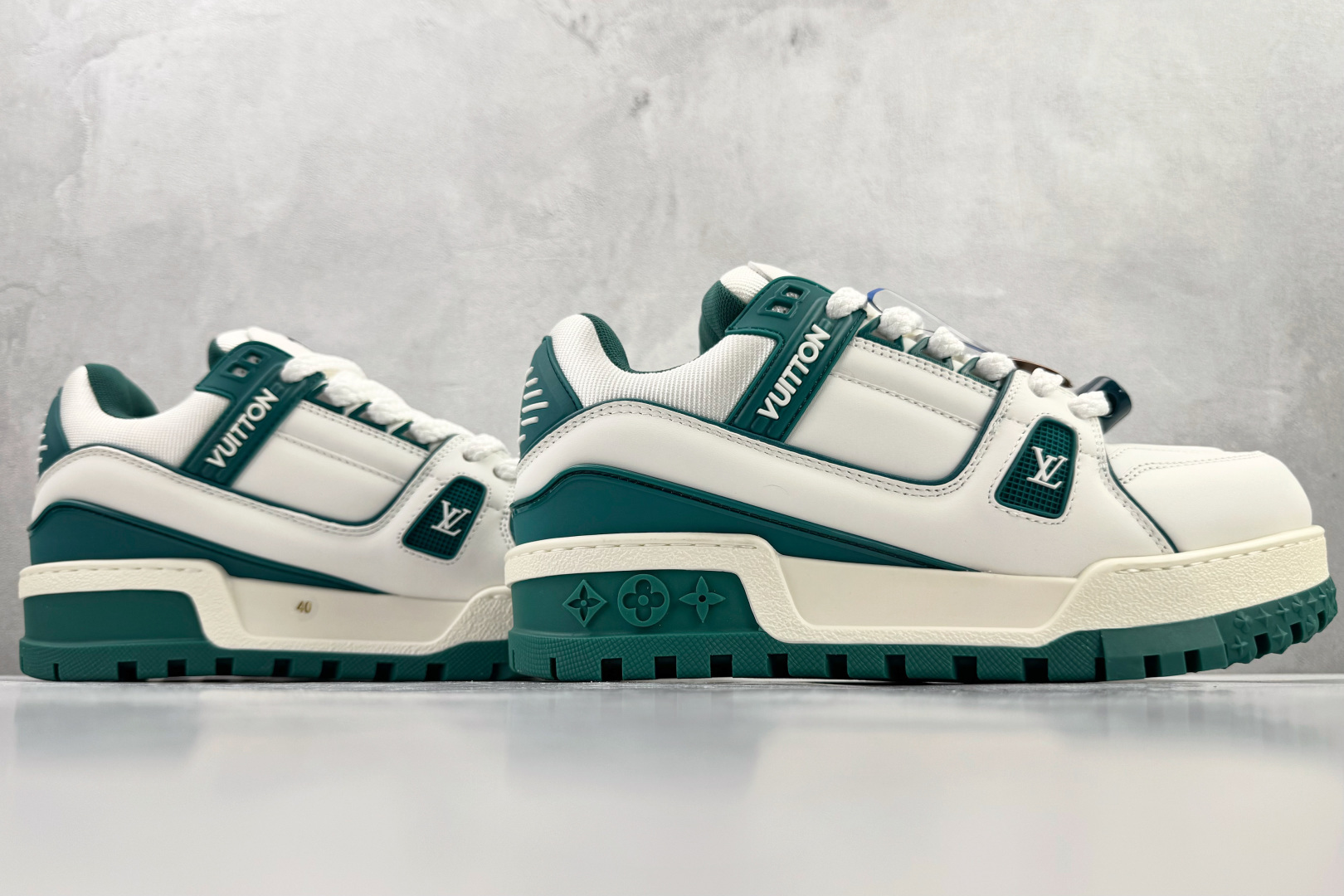 顶级纯原 LOUIS VUITTTrainer Maxi 小胖丁 白青 1ACI0K