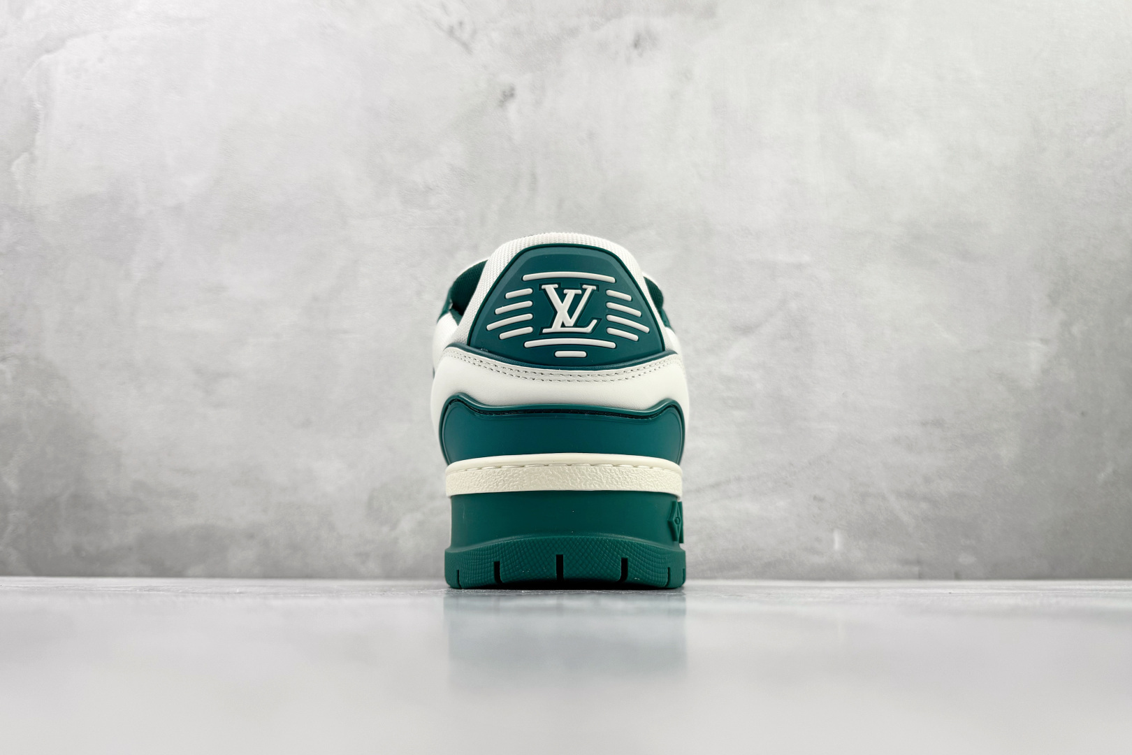 顶级纯原 LOUIS VUITTTrainer Maxi 小胖丁 白青 1ACI0K