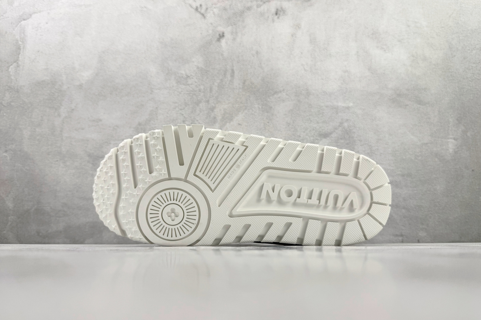 顶级纯原 LOUIS VUITTTrainer Maxi 小胖丁 黑色 1AD7D3