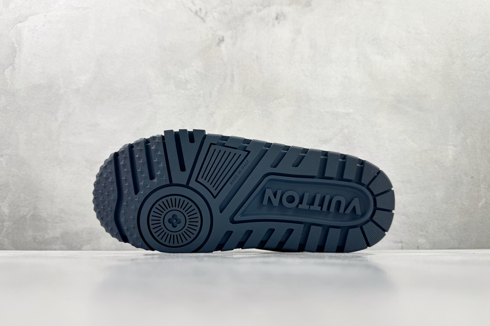 顶级纯原 LOUIS VUITTTrainer Maxi 小胖丁 牛仔蓝 1AD6G4