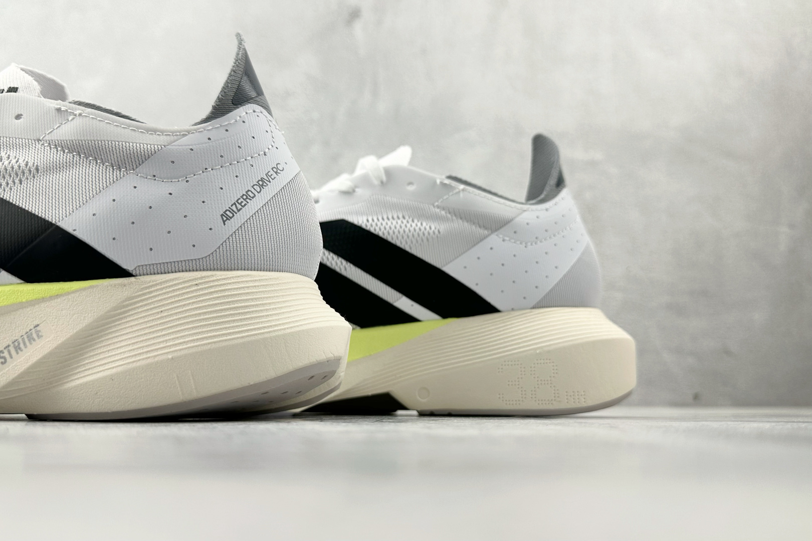 adidADIZERO DRIVE RC 白色 JR7809