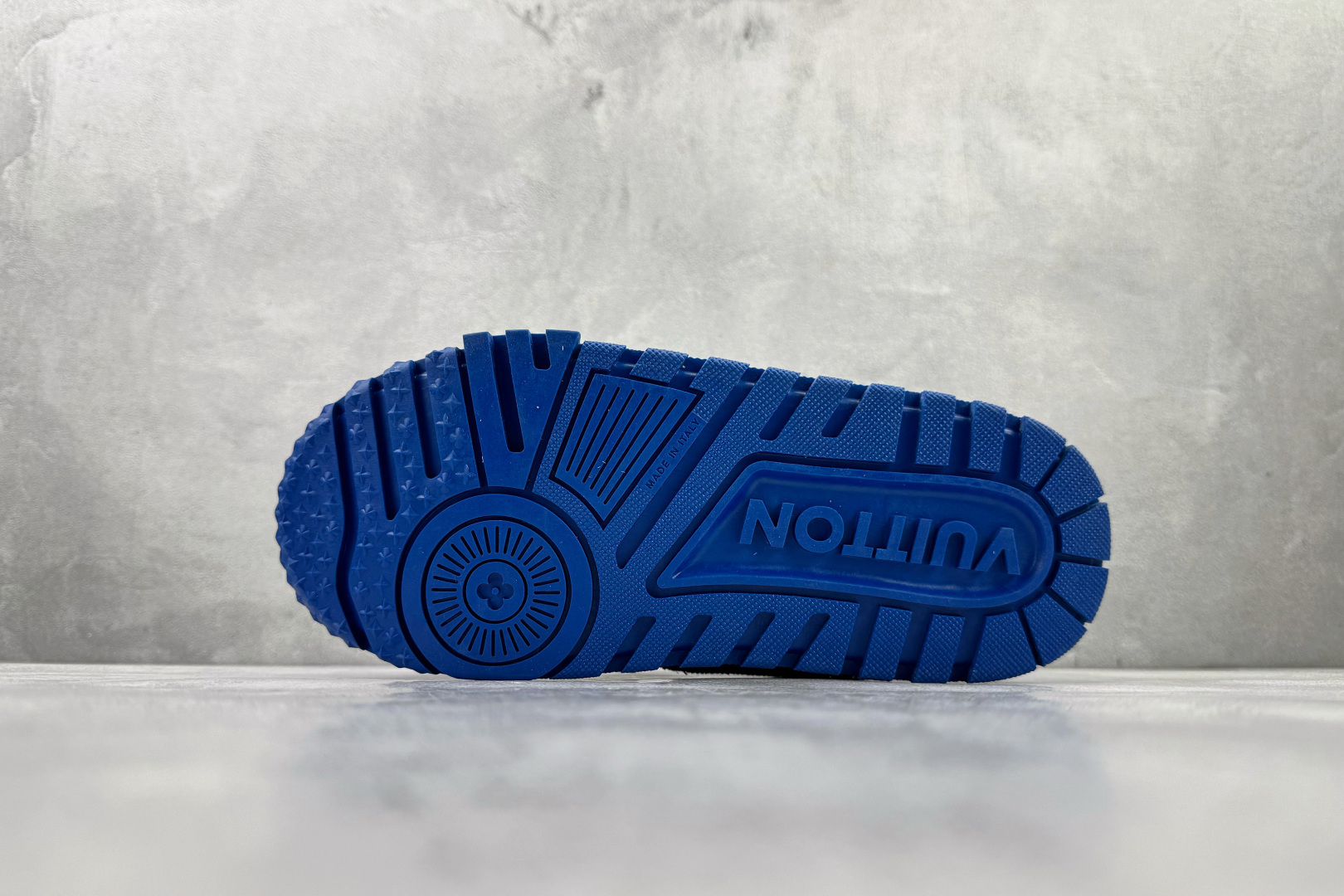 爆款跑量神器 LOUIS VUITTTrainer Maxi 小胖丁 蓝色 1ABM2L