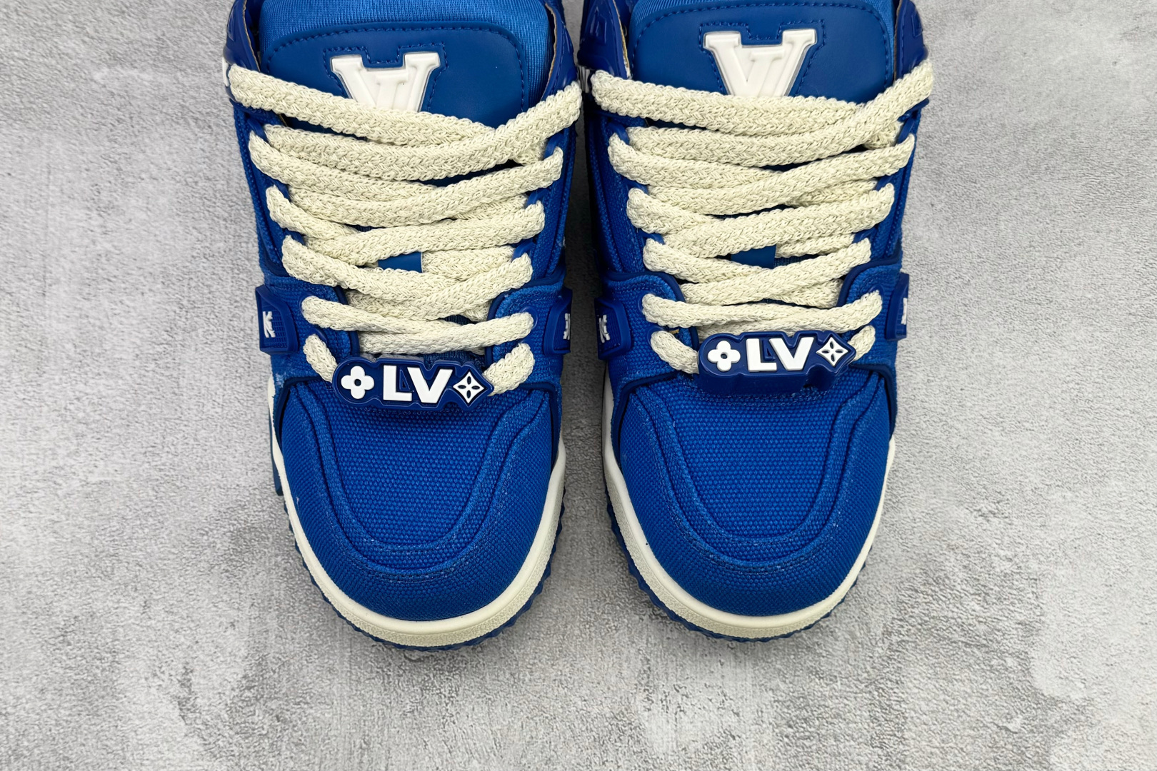 爆款跑量神器 LOUIS VUITTTrainer Maxi 小胖丁 蓝色 1ABM2L