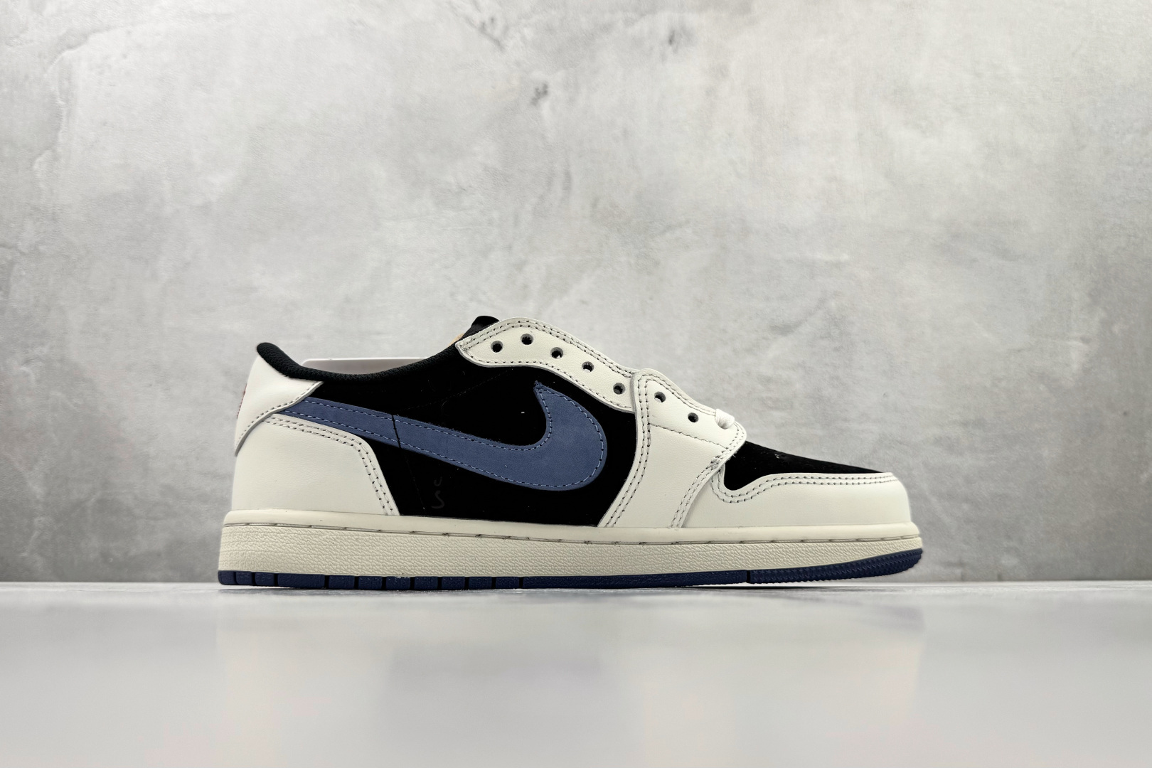河源 【定制球鞋】Travis Scott x Jordan Air Jordan 1 黑蓝货号：DZ4