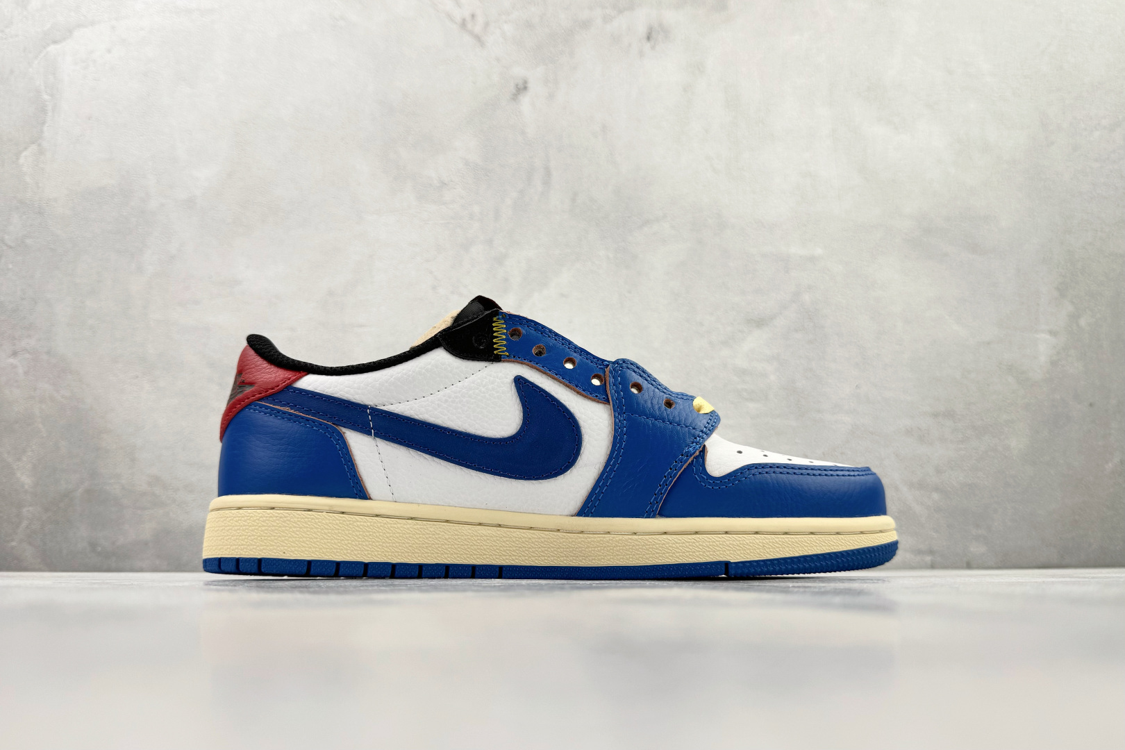 河源 【定制球鞋】Travis Scott x Jordan Air Jordan 1 白蓝蓝货号：DM